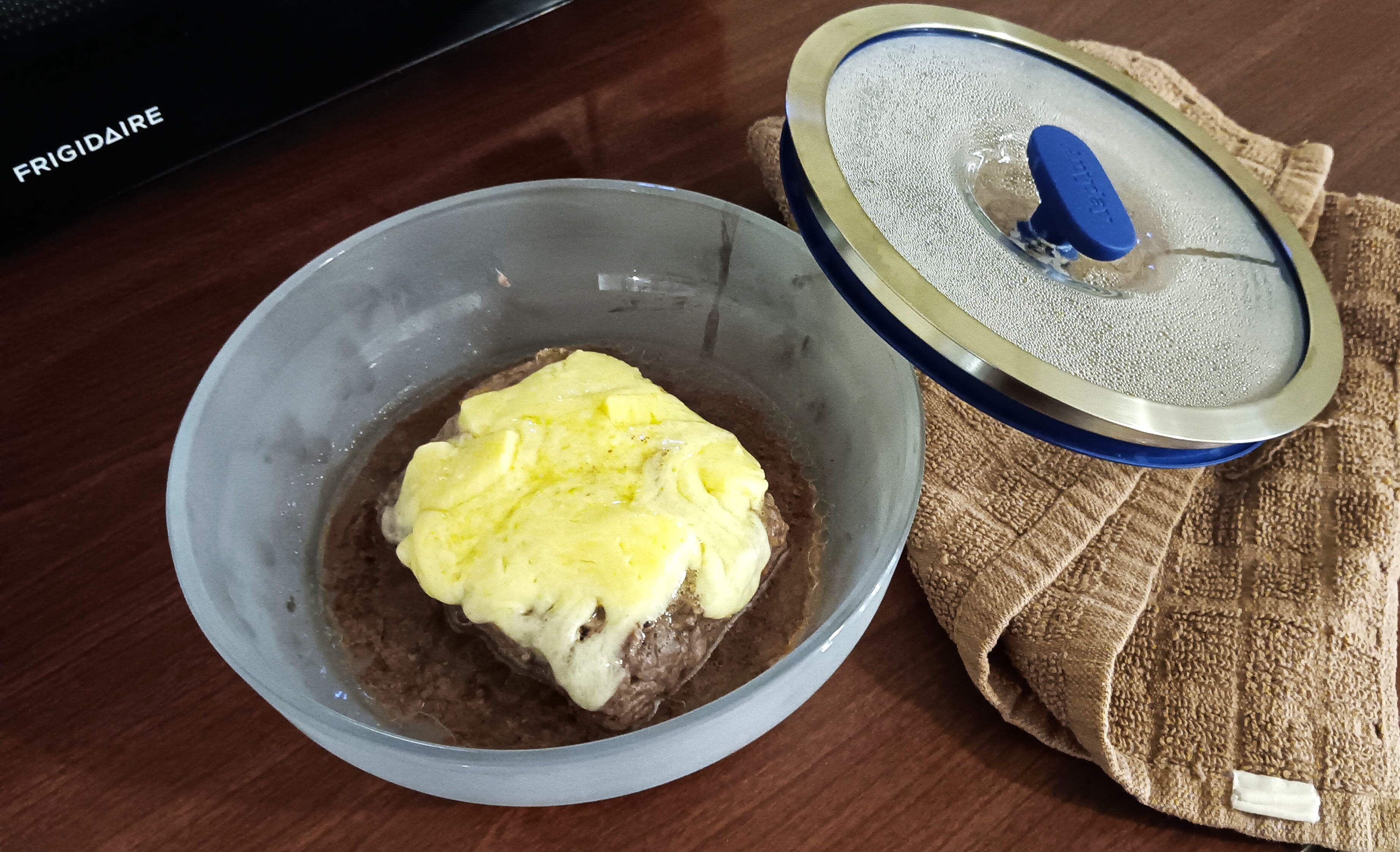 Anyday cheeseburger/ photo by PS